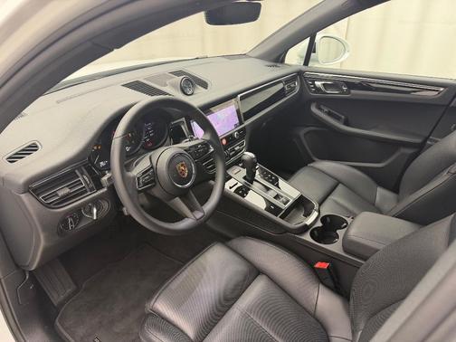 2025 Porsche Macan T