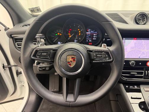 2025 Porsche Macan T