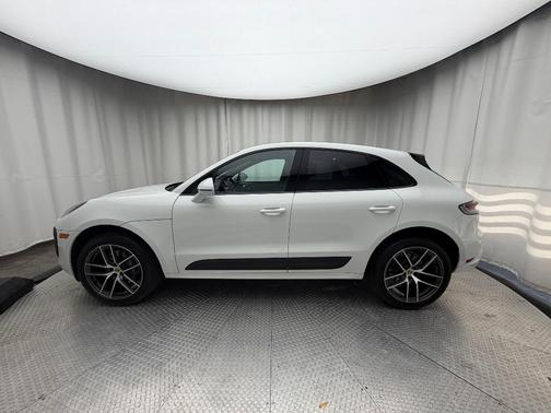 2025 Porsche Macan T