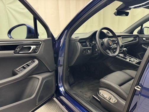 2023 Porsche Macan T