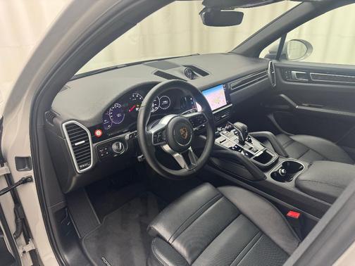 2023 Porsche Cayenne Platinum Edition