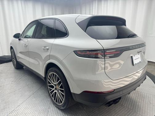 2023 Porsche Cayenne Platinum Edition