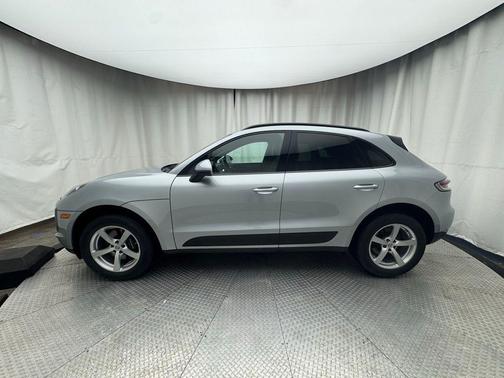 2021 Porsche Macan Base