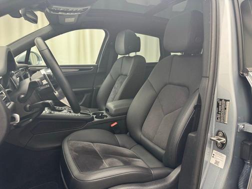 2021 Porsche Macan Base