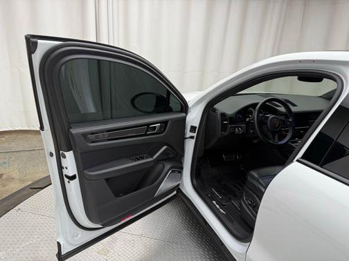 2023 Porsche Cayenne Turbo GT