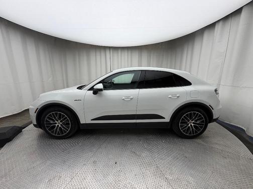 2025 Porsche Macan 4