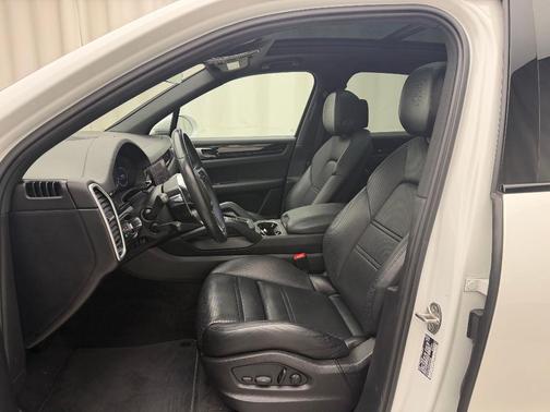 2023 Porsche Cayenne 