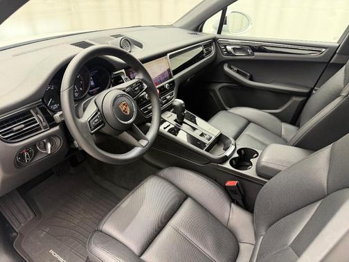 2022 Porsche Macan Base