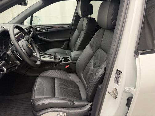 2022 Porsche Macan Base