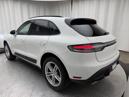 2022 Porsche Macan Base