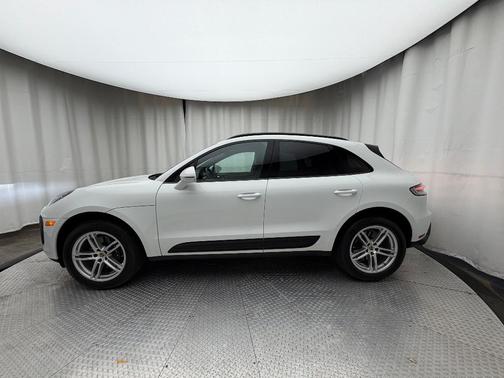 2022 Porsche Macan Base