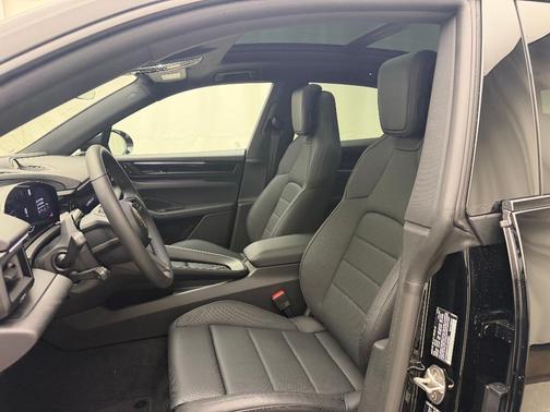 2026 Porsche Macan 4