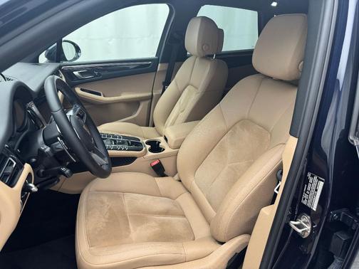 2021 Porsche Macan Base