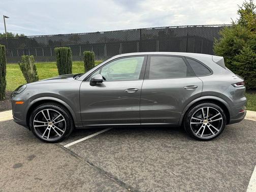 2024 Porsche Cayenne Base