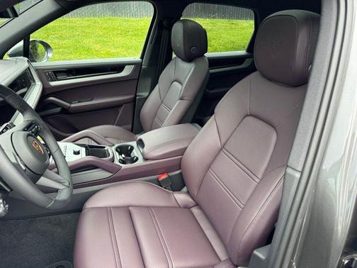 2024 Porsche Cayenne Base