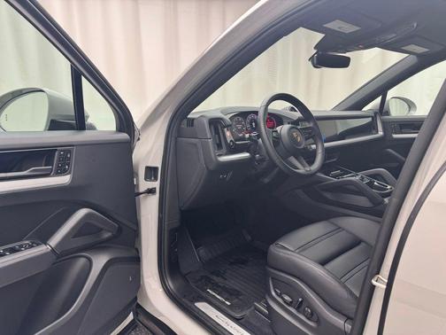 2024 Porsche Cayenne AWD