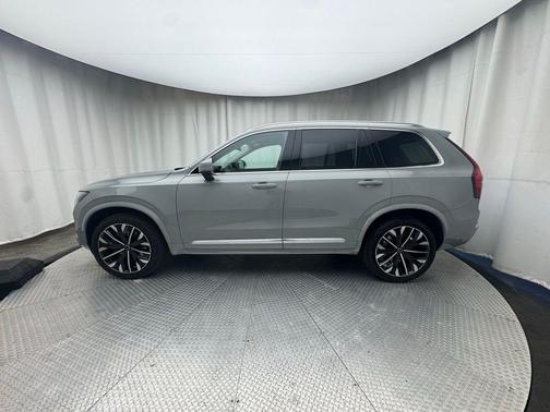 2025 Volvo XC90 B6 Plus 7-Seater