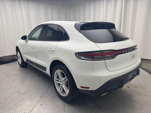 2022 Porsche Macan Base