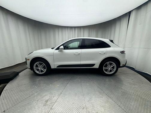 2022 Porsche Macan Base