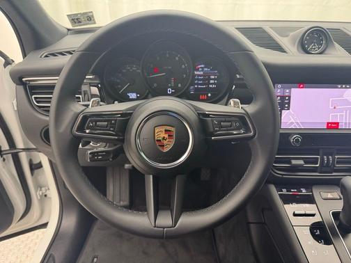 2022 Porsche Macan Base