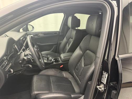 2023 Porsche Macan T