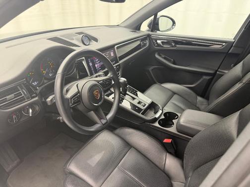 2023 Porsche Macan T