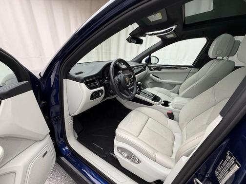 2023 Porsche Macan T