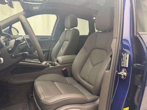 2025 Porsche Macan T