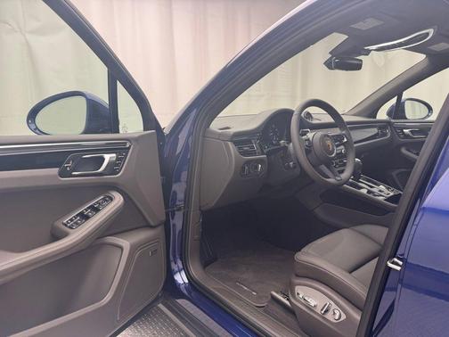 2025 Porsche Macan T