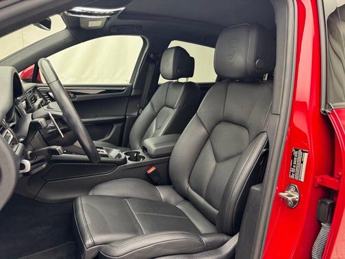 2022 Porsche Macan S