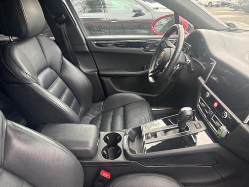 2023 Porsche Macan S