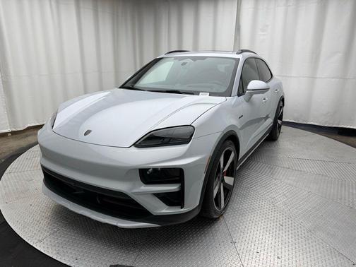 2025 Porsche Macan Turbo