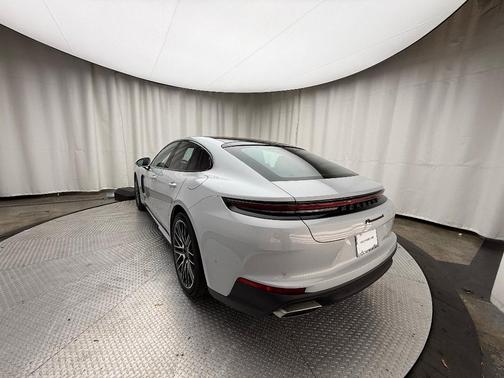 2026 Porsche Panamera 4