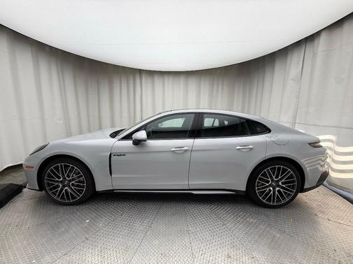 2026 Porsche Panamera 4