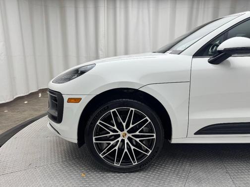 White 2023 Porsche Macan