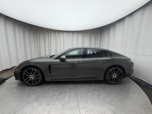 2023 Porsche Panamera GTS