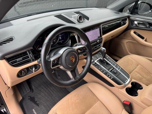 2021 Porsche Macan Base