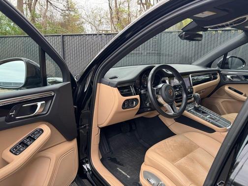 2021 Porsche Macan Base