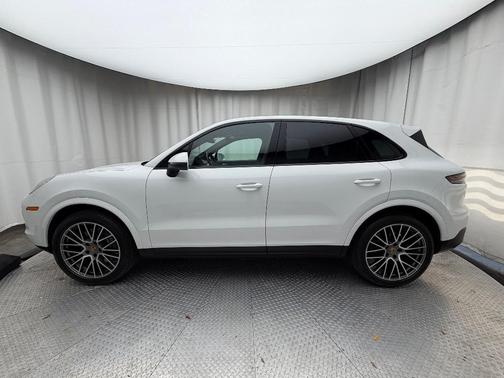 2023 Porsche Cayenne Base (Tiptronic)