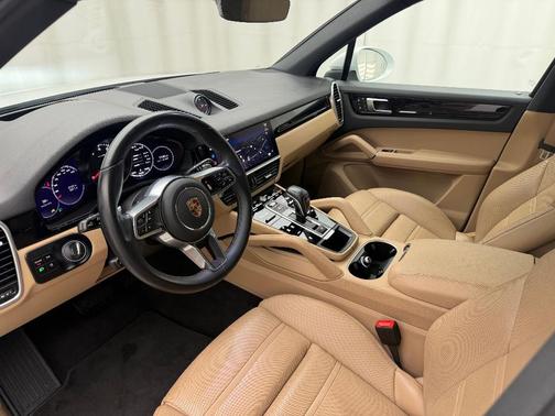 2023 Porsche Cayenne Base (Tiptronic)