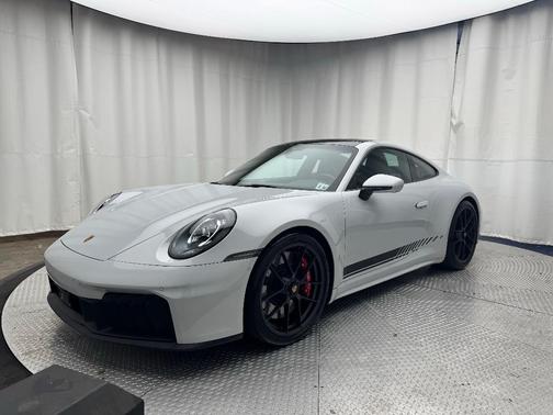 2025 Porsche 911 Carrera 4 GTS