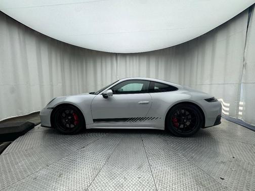 2025 Porsche 911 Carrera 4 GTS