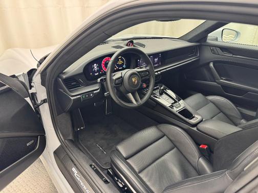 2025 Porsche 911 Carrera 4 GTS