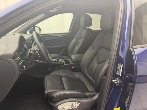 2025 Porsche Macan T