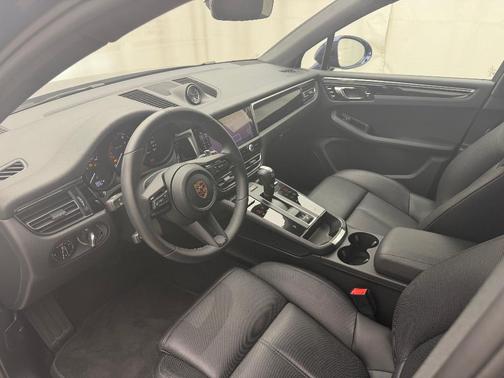 2025 Porsche Macan T