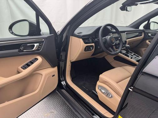 2025 Porsche Macan T