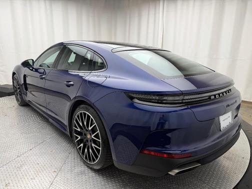 2026 Porsche Panamera 4