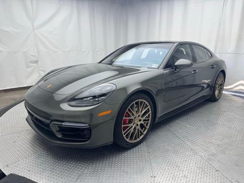 2023 Porsche Panamera GTS