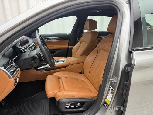 2020 BMW 740 i xDrive