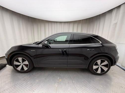 2025 Porsche Macan 4S